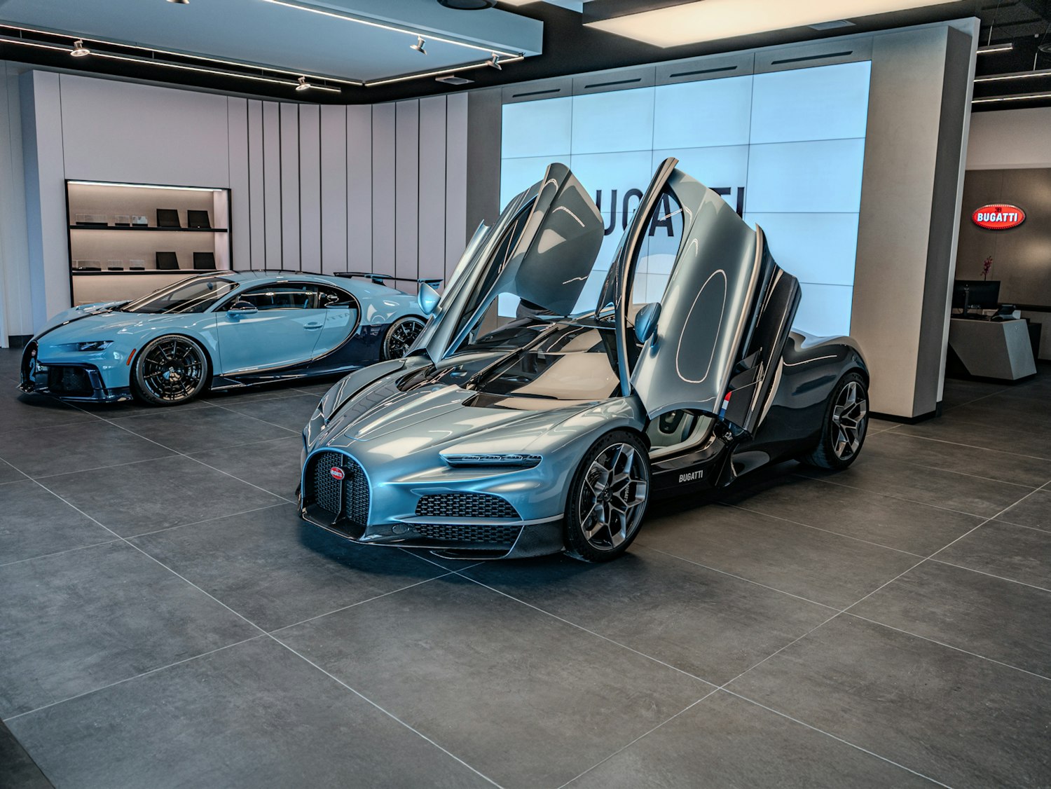 Bugatti Tourbillon — cockpit, steering wheel and controls